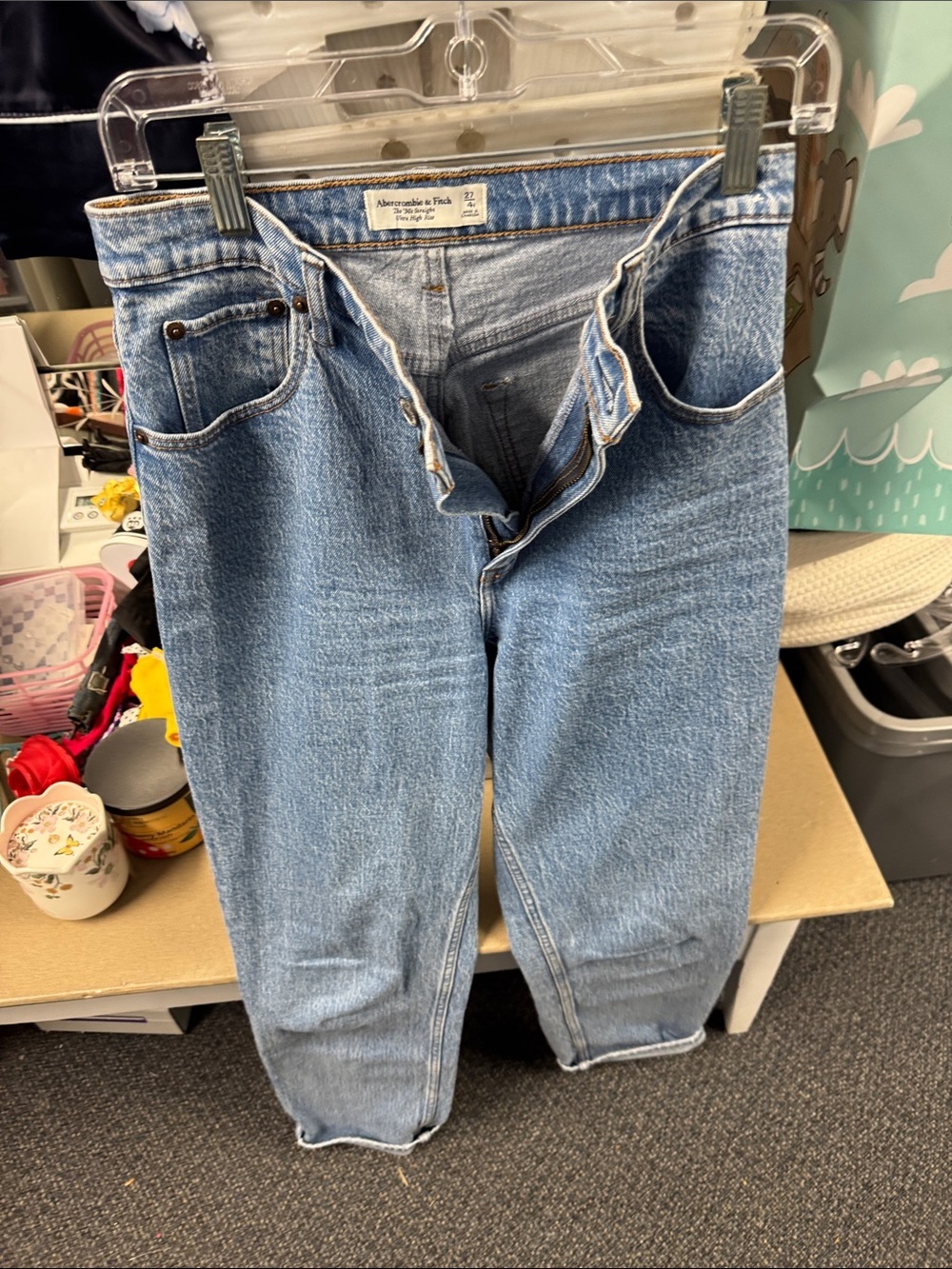Abercrombie and fitch ‘90s straight jeans size 4 // 051649